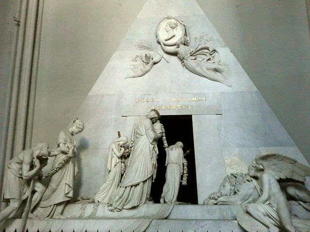 アウグスティーナ教会カノーヴァ作墓碑