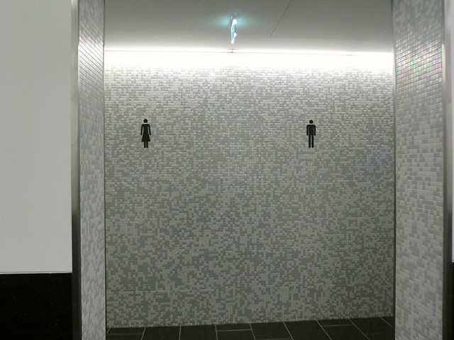 ウィーン国際空港のトイレ