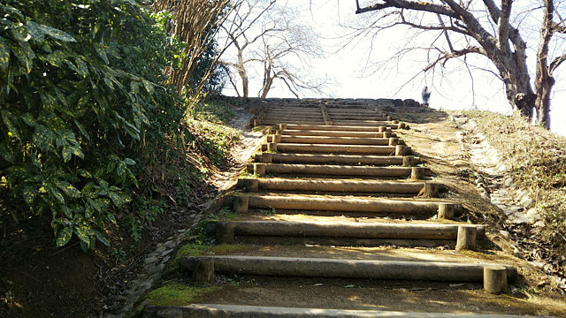 甘樫丘へ続く階段
